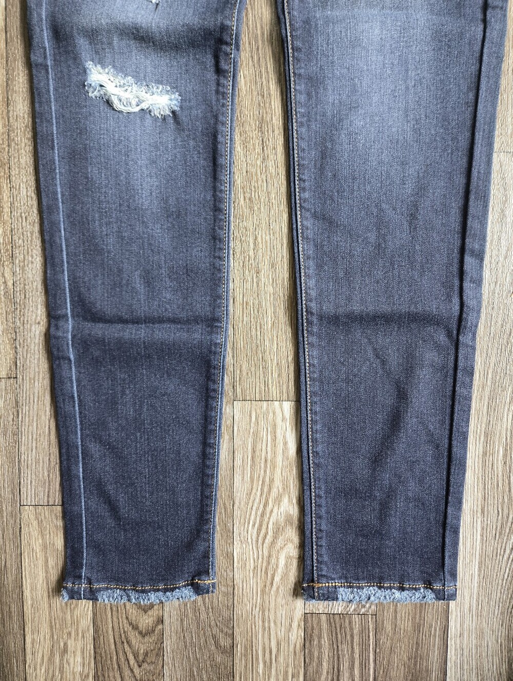 NWT- KanCan Estilo Dark Blue Mid-Rise Distressed Skinny Jean Women's Size 29 - Picture 5 of 9